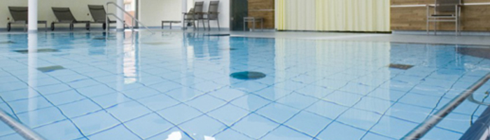 Blick ins Schwimmbad des St. Anna Hospital Herne, in dem das Schwangerenschwimmen stattfindet.