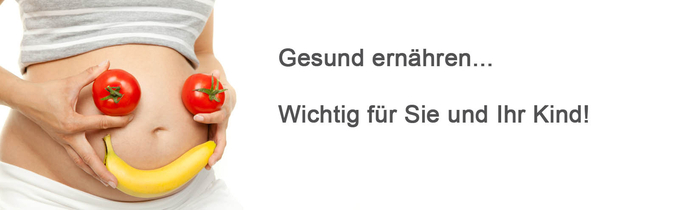 Schwangere hält sich Obst und Gemüse für den Bauch, um auf gesunde Ernährung hinzuweisen
