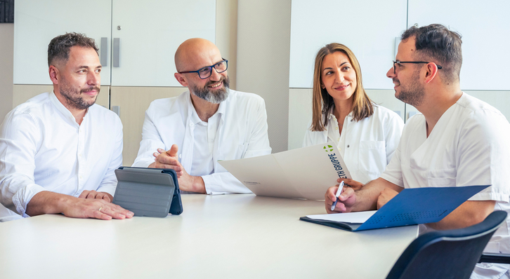Um Patienten mit Diabetes optimal ersteinzustellen, sind Fachärzte, Diabetesberater und Pflegefachkräfte eng im Austausch, um die bestmögliche Vorgehensweise abzustimmen.