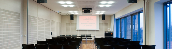 Blick ins Kongresszentrum beim Informationsabend für werdende Eltern.